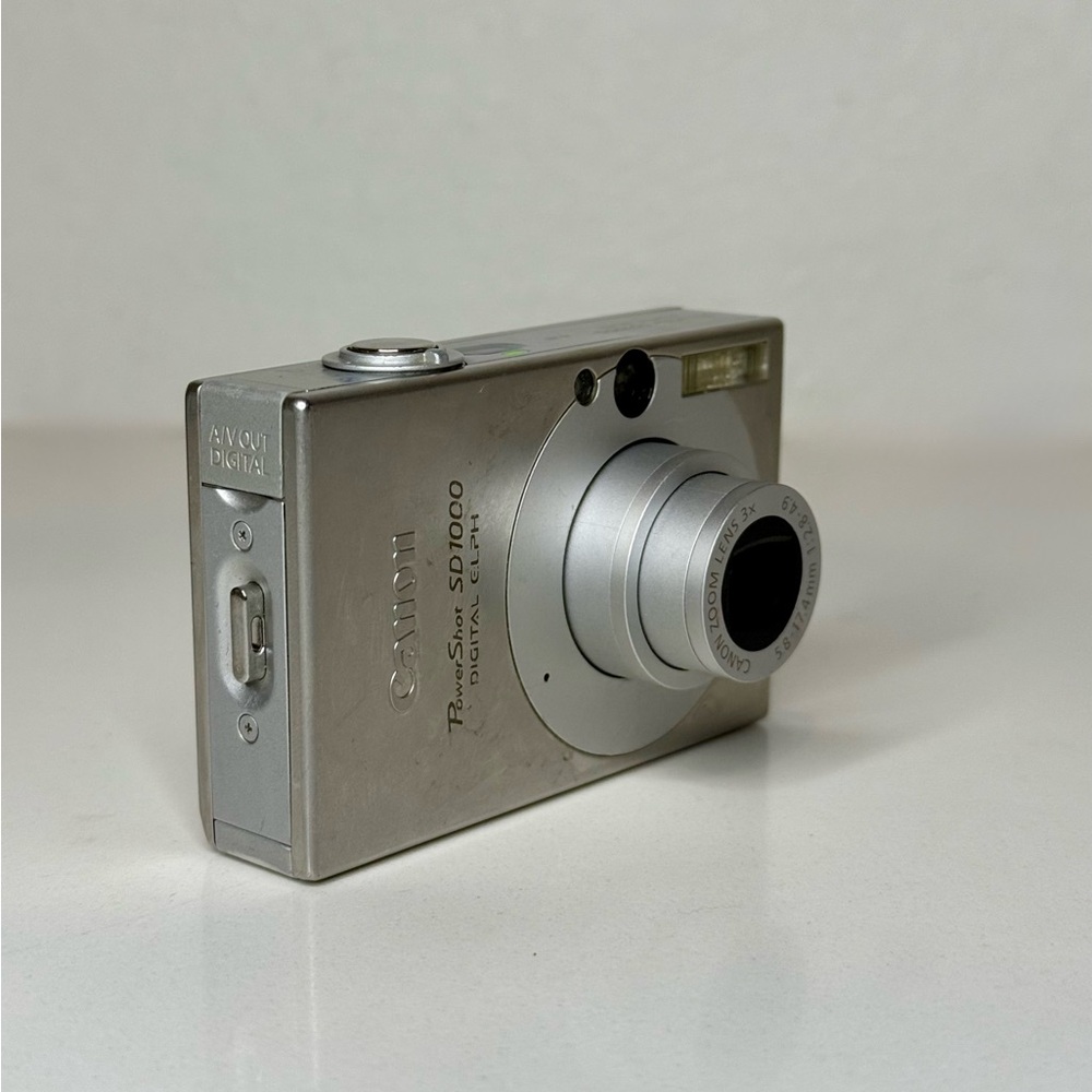 Canon PowerShot SD1000 Digital Camera – 7.1MP – Silver